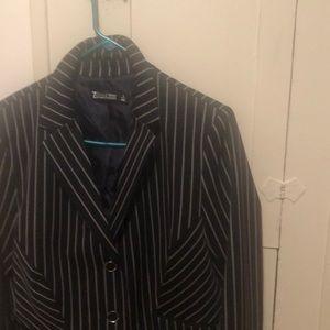 Nice worn 1x. Women’s stripe skirt suit navy blue